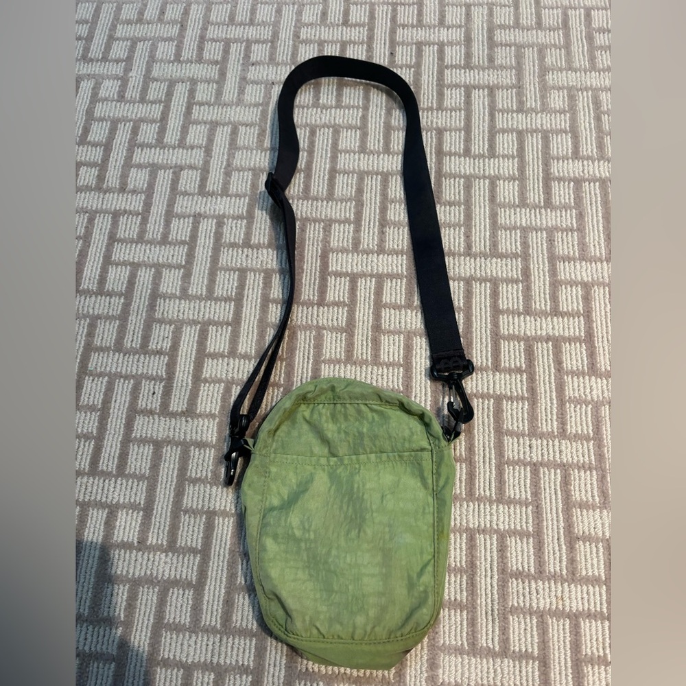 Green baggu crossbody bag